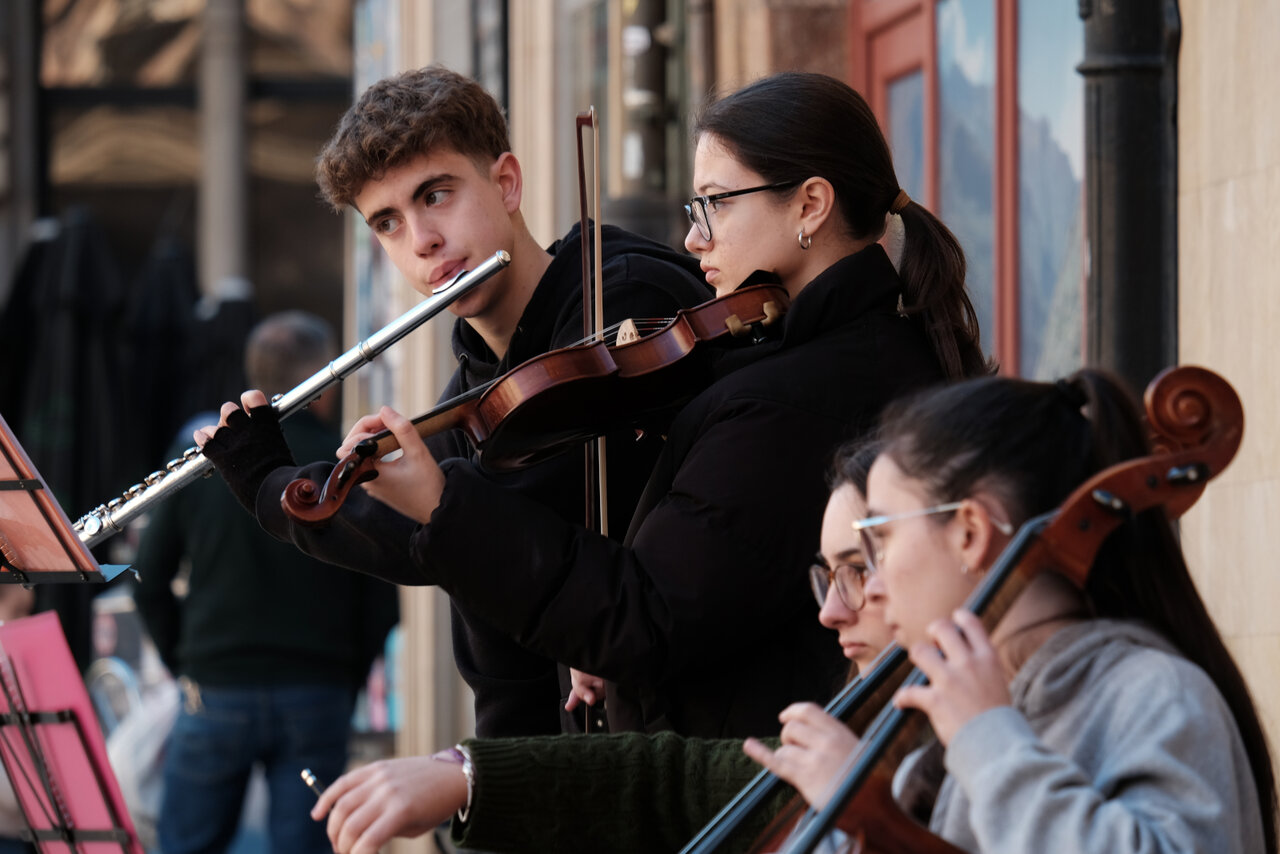 10 febrero Fuji X-T10 con un XF 55-200 mm músicos.JPG