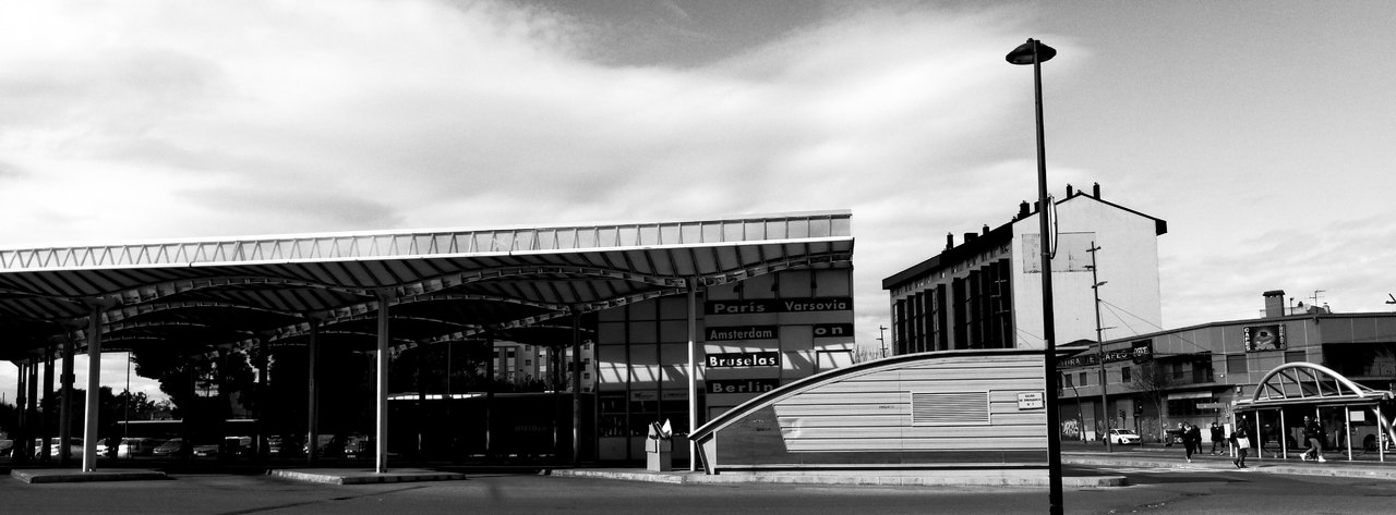 "Leica P10" X-Pan Bus Station