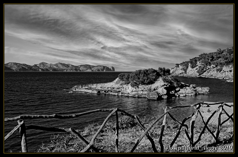 2019-03-24_Cala de s'Illot_1_BW.jpg