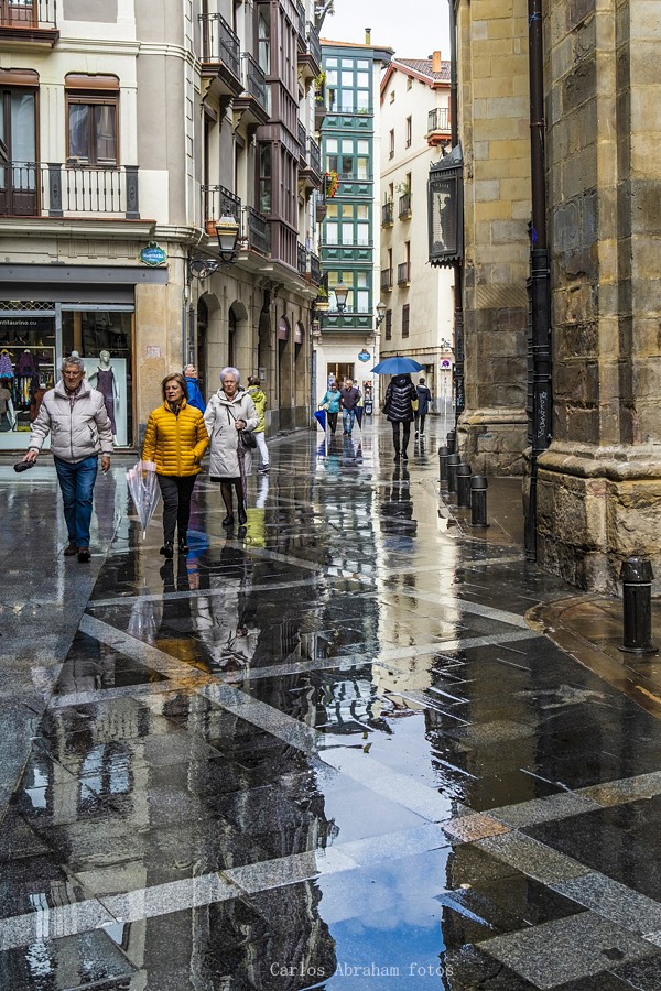 Calles mojadas.