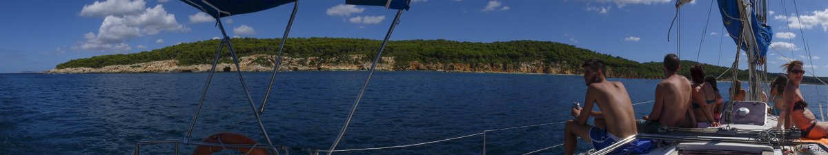 A bordo alrededor de Menorca.jpg