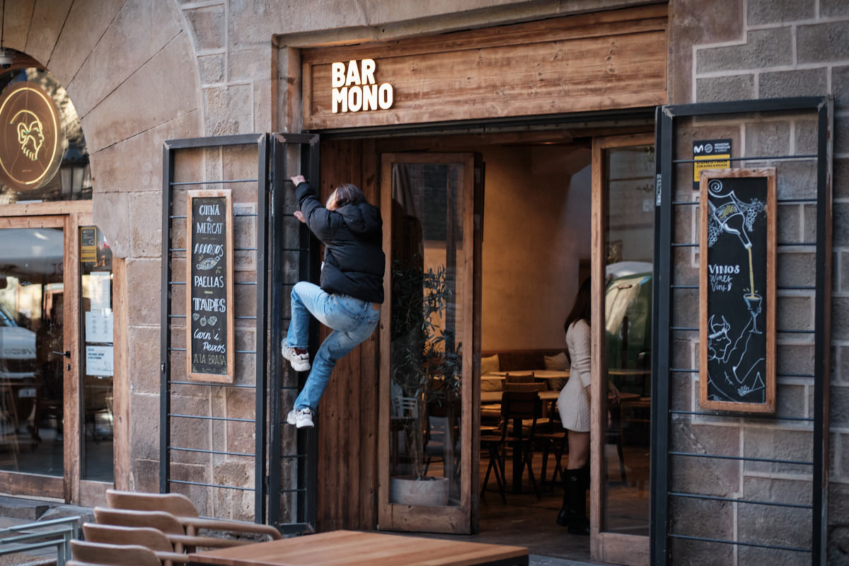 Bar Mono.jpg