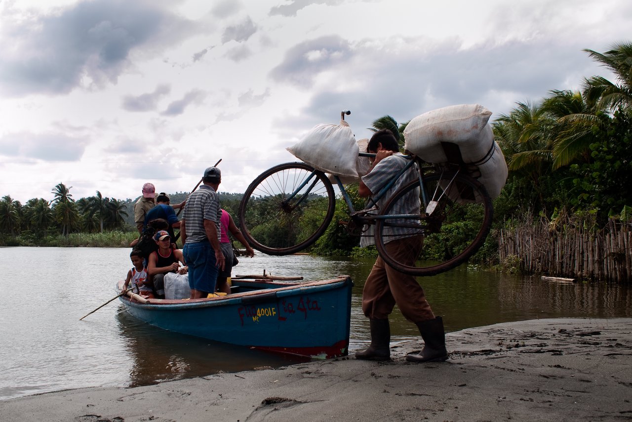 baracoa barca bici.jpg