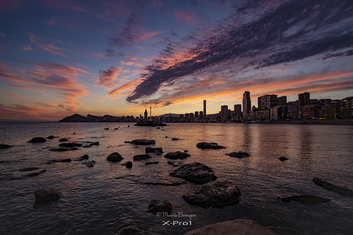 Benidorm sunset (recuerdos de la X-Pro1 y el Sammy 12mm)