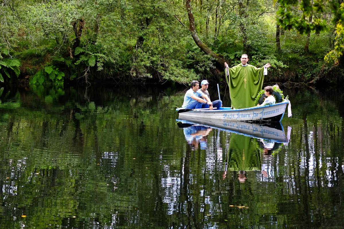 Ofrenda a los ahogados en el rio.