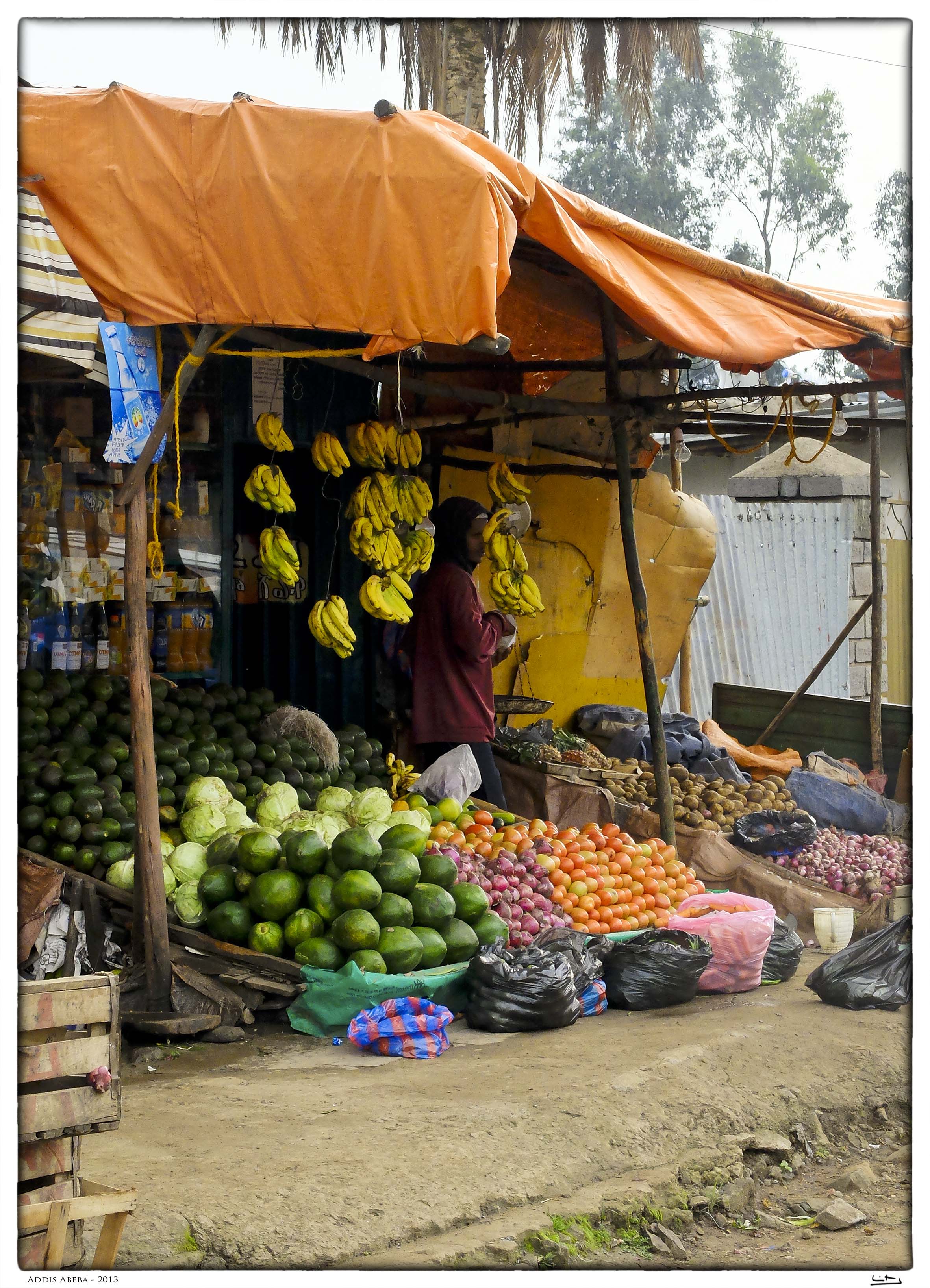 Mas puestos de comida callejera...pero en Addis