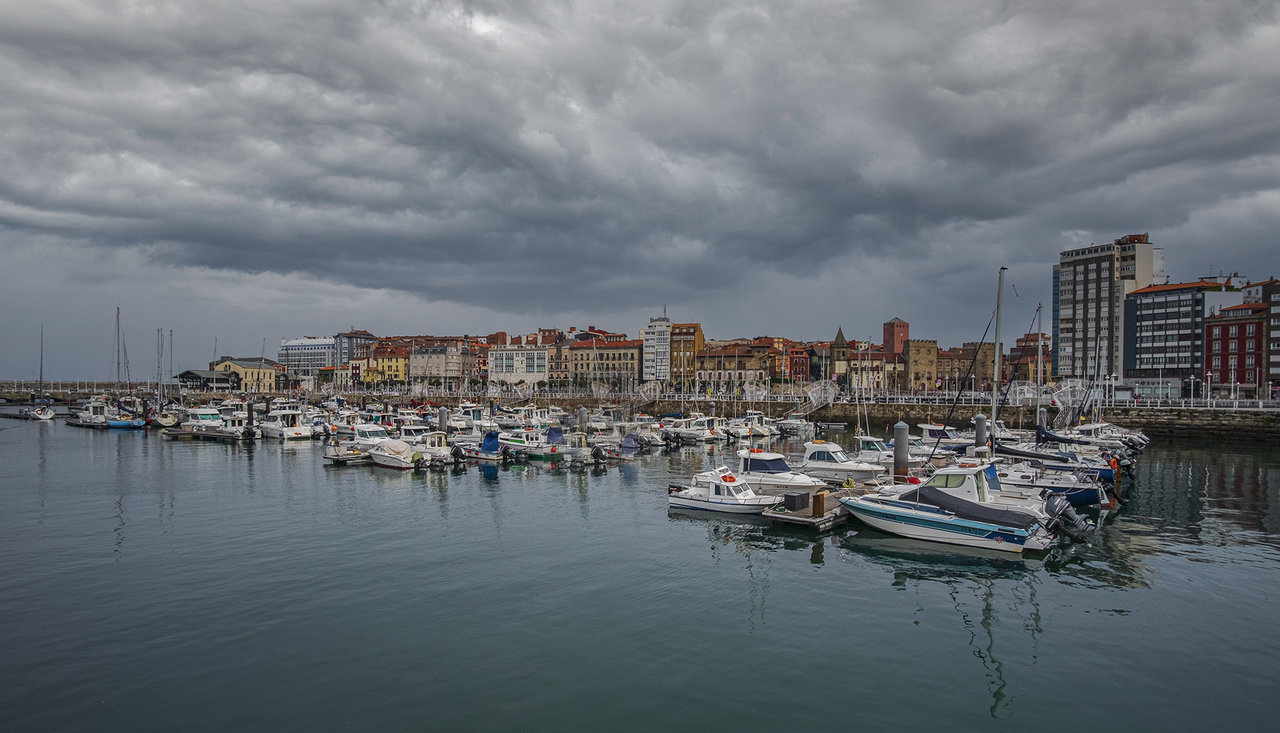 Puerto deportivo de Gijón