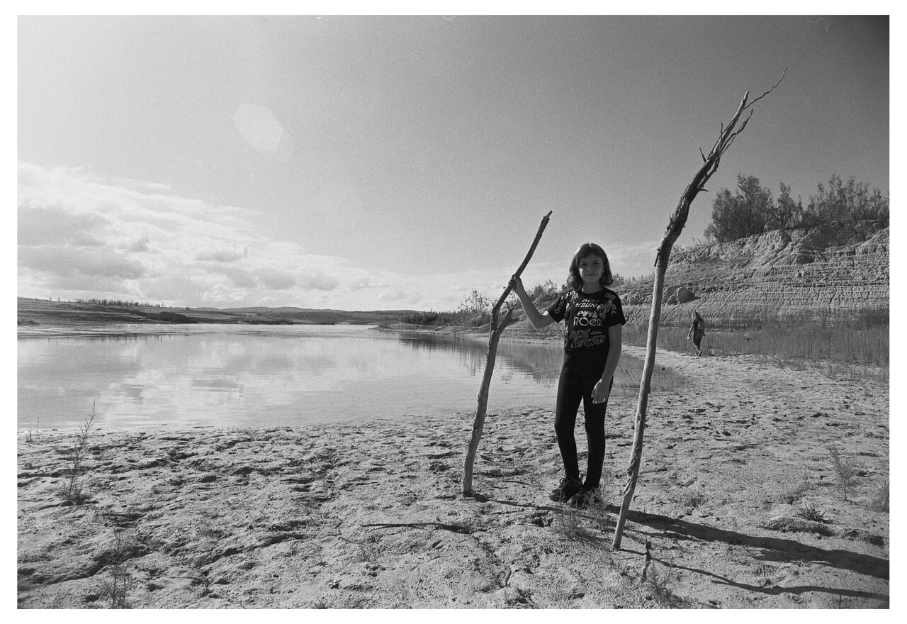 embalse de la pedrera 2 noviembre 2024 om1 50 1.4 y 20 3.5 filtro naranja foma 100 rodinal 1+5...jpg