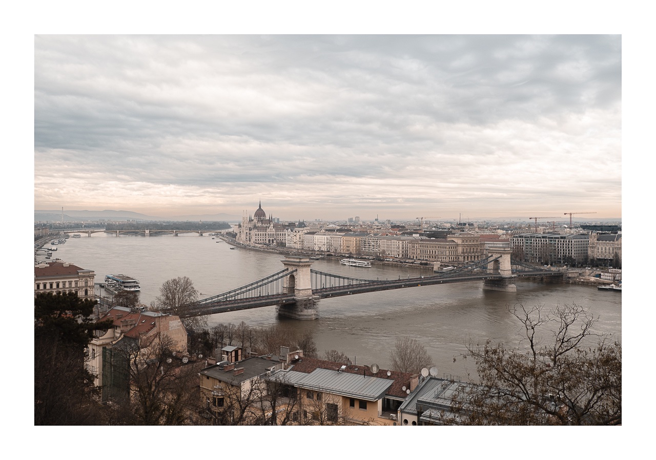 fotografo-hungria-budapest-puente-de-las-cadenas-rio-danubio.JPG