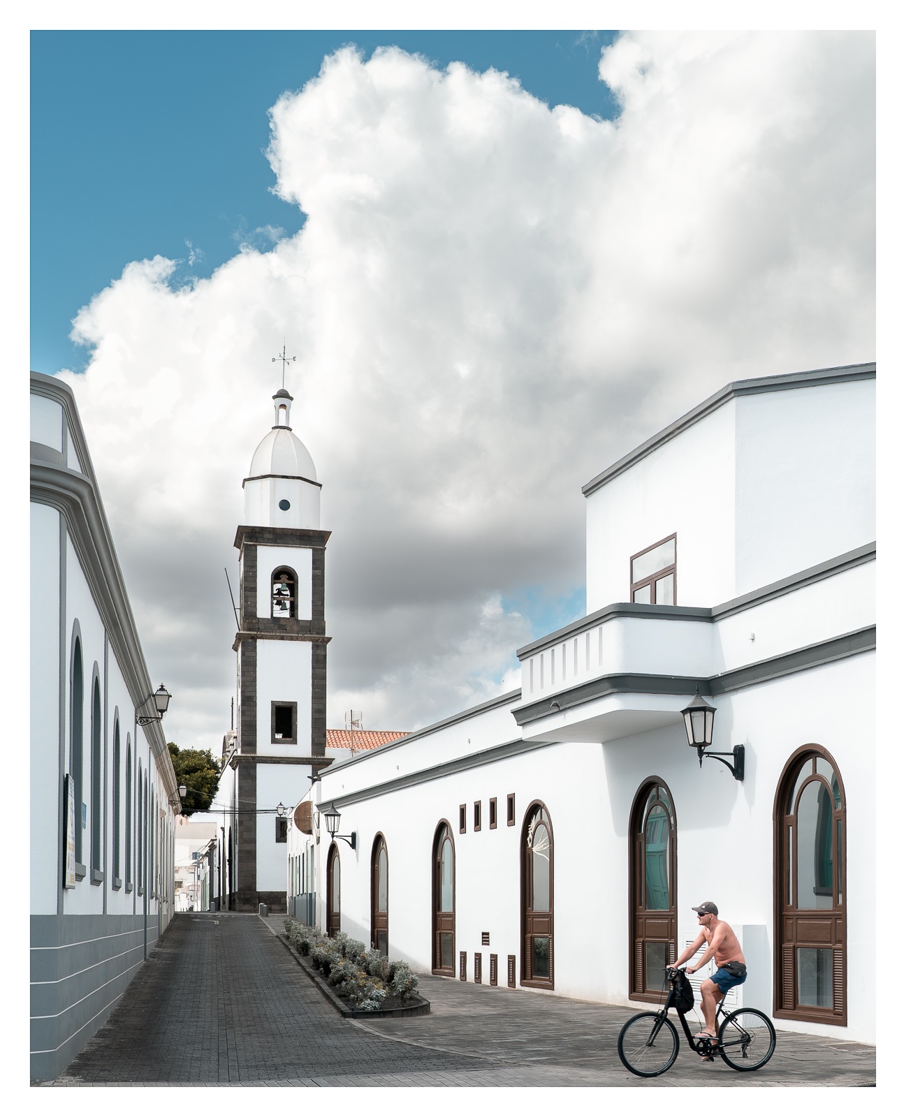 fotografo-lanzarote-arrecife-ciclista-iglasia-san-gines.jpg
