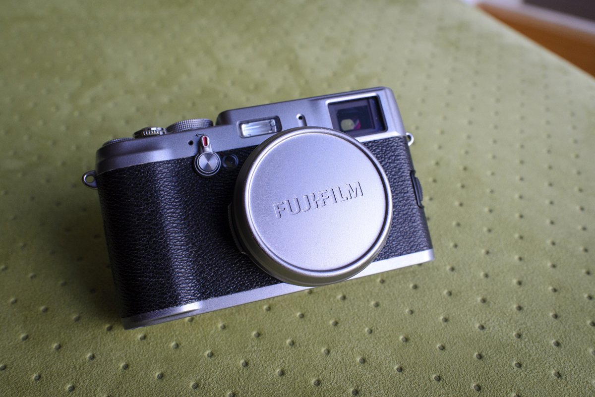 Fujifilm X100-02.jpg
