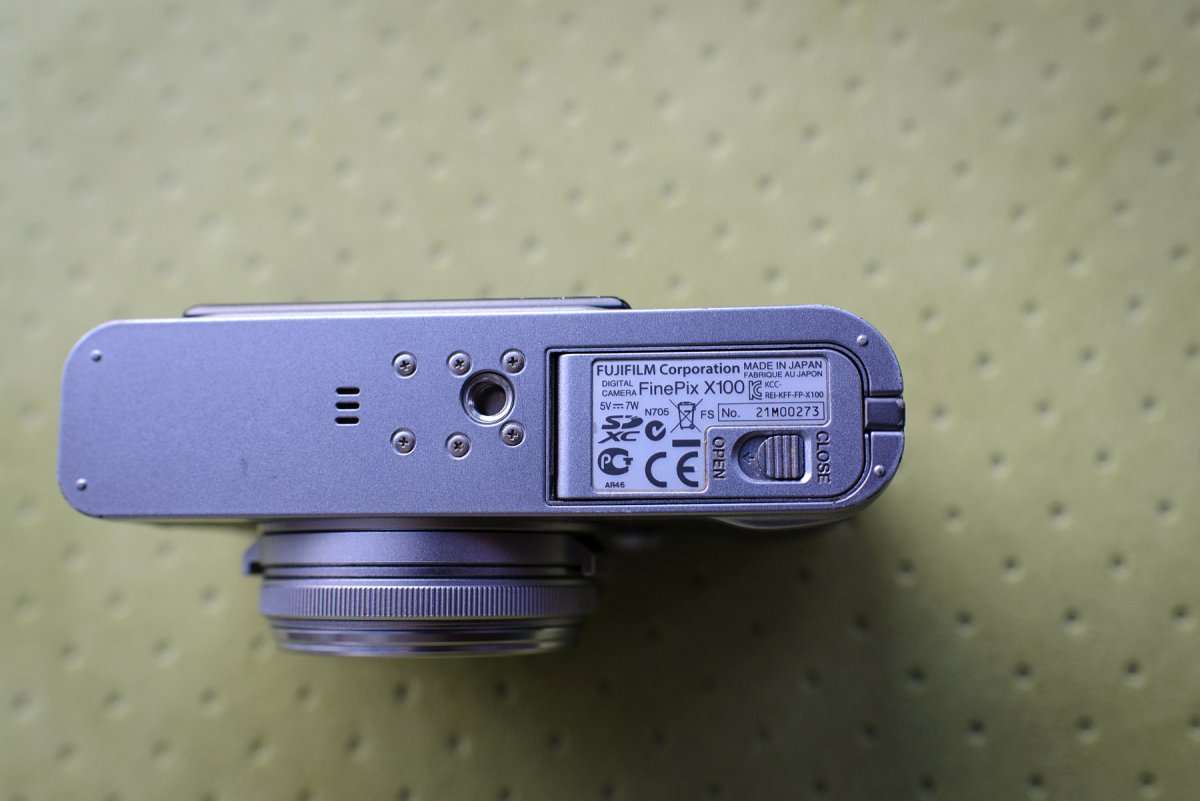 Fujifilm X100-07.jpg