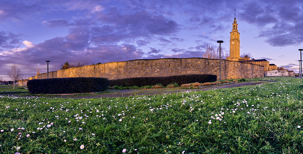 Universidad Laboral al atardecer