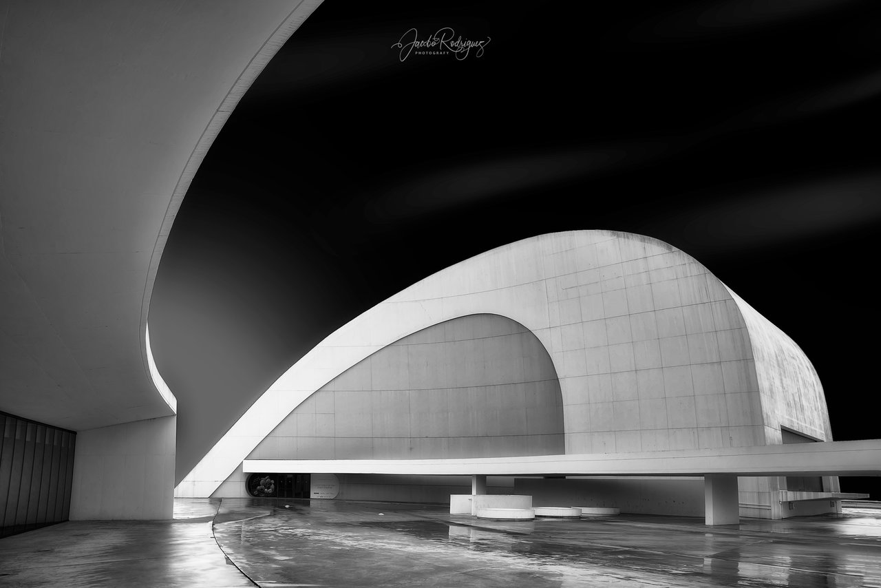 Niemeyer-3-copia.jpg