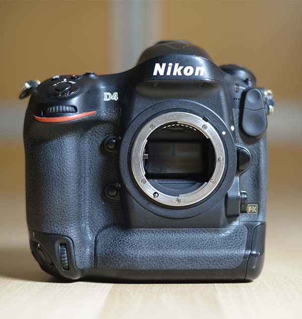 Nikon d4_IS43334 front open small.jpg