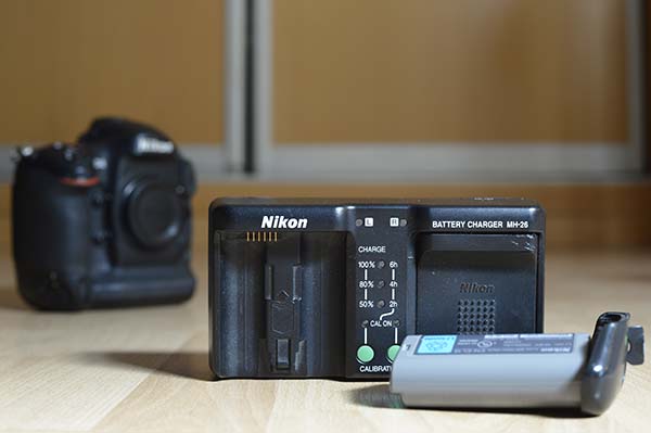 Nikon d4_IS43337 Battery small.jpg