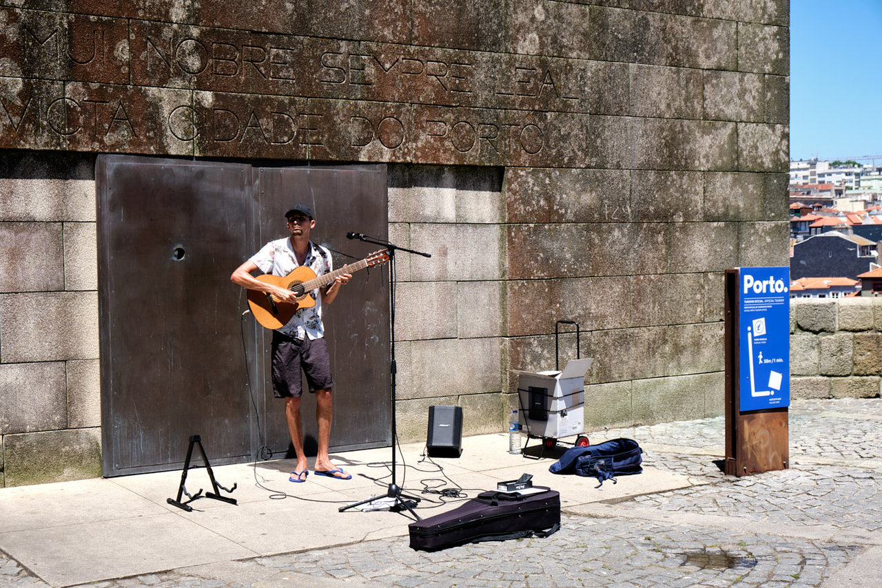 A la muy noble y siempre leal ciudad de Oporto