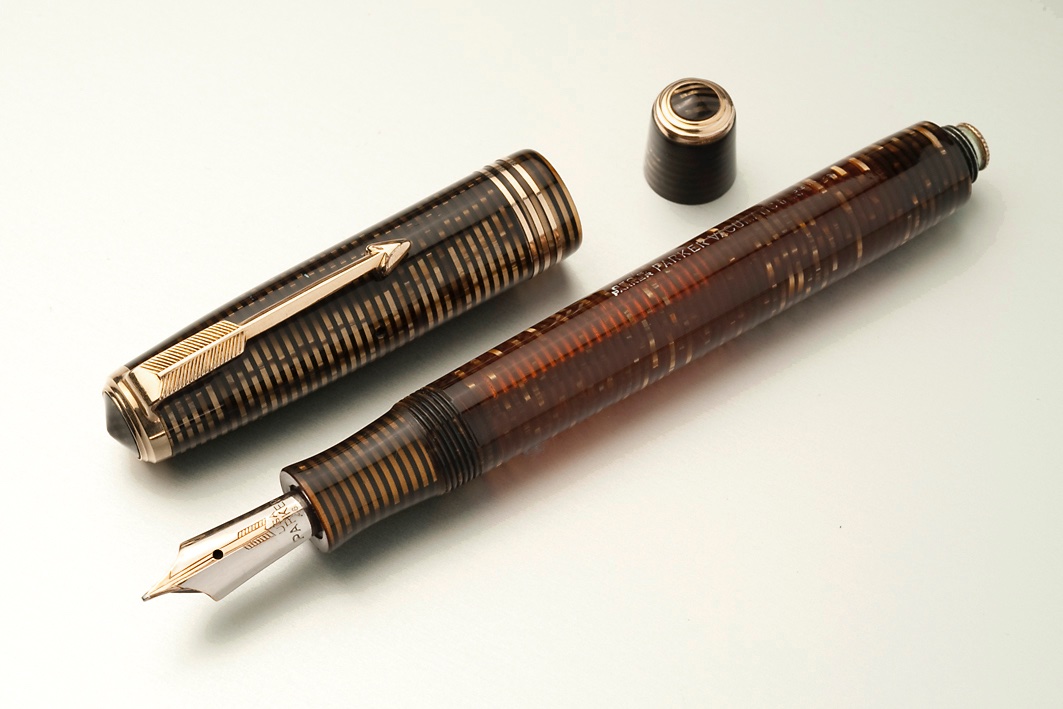 PARKER Vacumatic golden brown.jpg