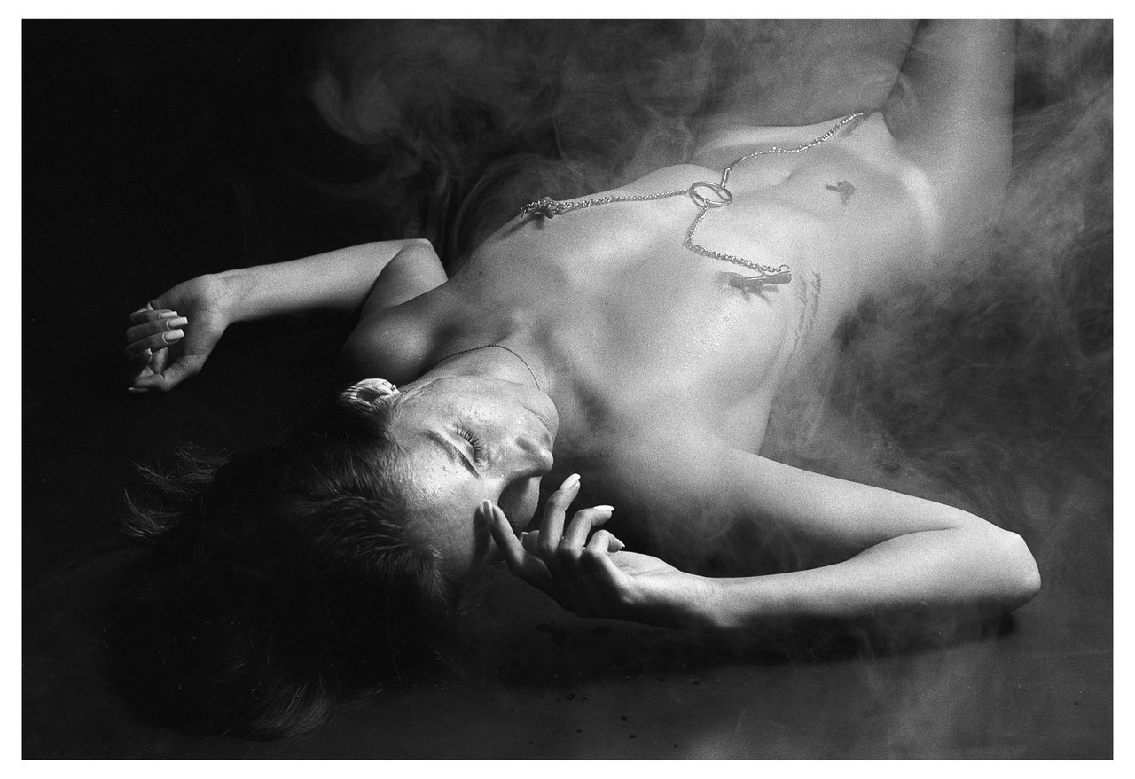 Sesion desnudo P.H. 9 octubre 2024 fm3a 50 1.4 foma 100 a 200 rodinal 1+50 12m- (10).jpg