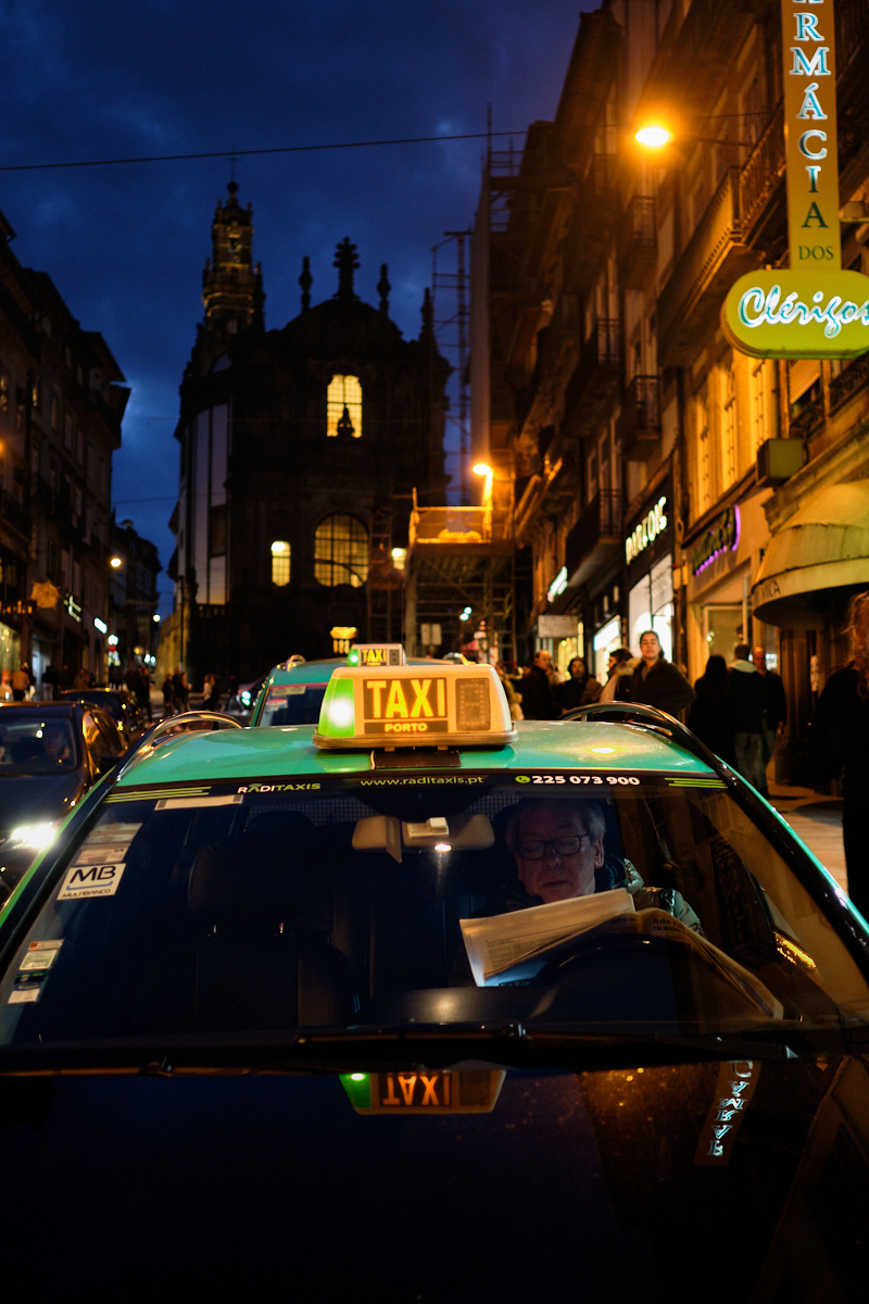 Taxi reader.jpg