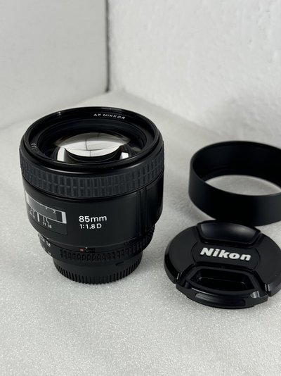 Nikon 85mm 1.8 AF-D 1.JPG