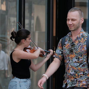 20 julio X-H1 con XF 70-300mm paseante y violinista.JPG