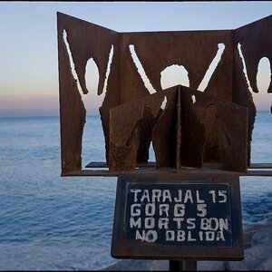 Tarajal 15 mueros, Gorg 5 muertos, Badalona no olvida.jpg