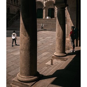 Media 'fotografo-gran-canaria-santiago-compostela-columnas-escaleras-personas-sombra.JPG' in category 'Últimas fotos'