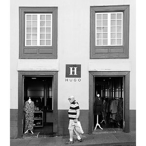 fotografo-la-palma-callejeando-persona-comercio-maniqui-tienda-blanco-negro.JPG