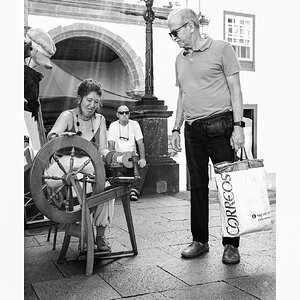 fotografo-la-palma-callejeando-personas-blanco-negro-correos.JPG