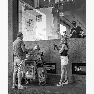 fotografo-la-palma-callejeando-personas-blanco-negro-cupones.JPG