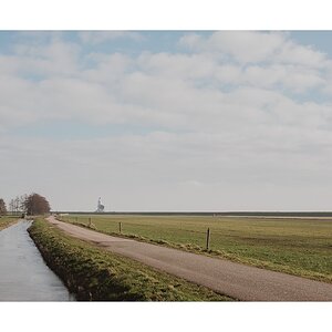 fotografo-paisaje-faro-marken-paises-bajos-pasto-arboles-rocas-hielo-lago.JPG