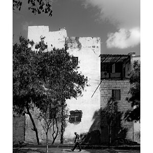 Media 'fotografo-gran-canaria-callejeando-persona-hombre-caminando-pendiente-arbol-ventana-blanco-negro.JPG' in category 'Últimas fotos'