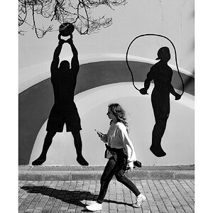 Media 'fotografo-gran-canaria-callejeando-chica-movil-dibujo-pared-blanco-negro.JPG' in category 'Últimas fotos'