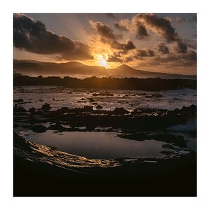 fotografo-atardecer-montañas-sol-nubes-mar-rocas.jpg