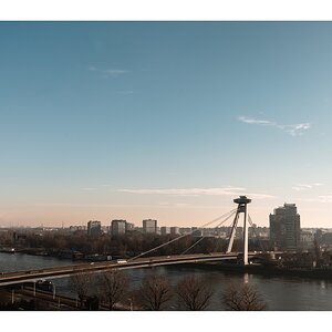 fotografo-eslovaquia-bratislava-ufo-torre-arquitectura-puente.JPG