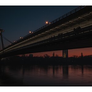 fotografo-eslovaquia-bratislava-ufo-torre-arquitectura-nocturna.JPG