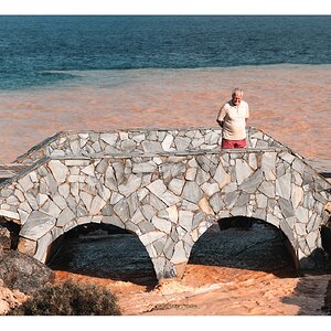fotografo-persona-guiri-mar-barro-lluvia-torrencial.jpg