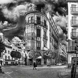 250109@135102_810COMERCIOS Y FACHADA EN EL ARENAL SEVILLA-Editar-BN.jpg
