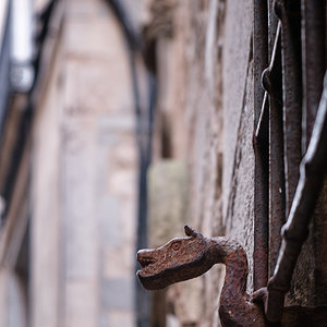 Un dragón en tu balcón (Girona).jpg