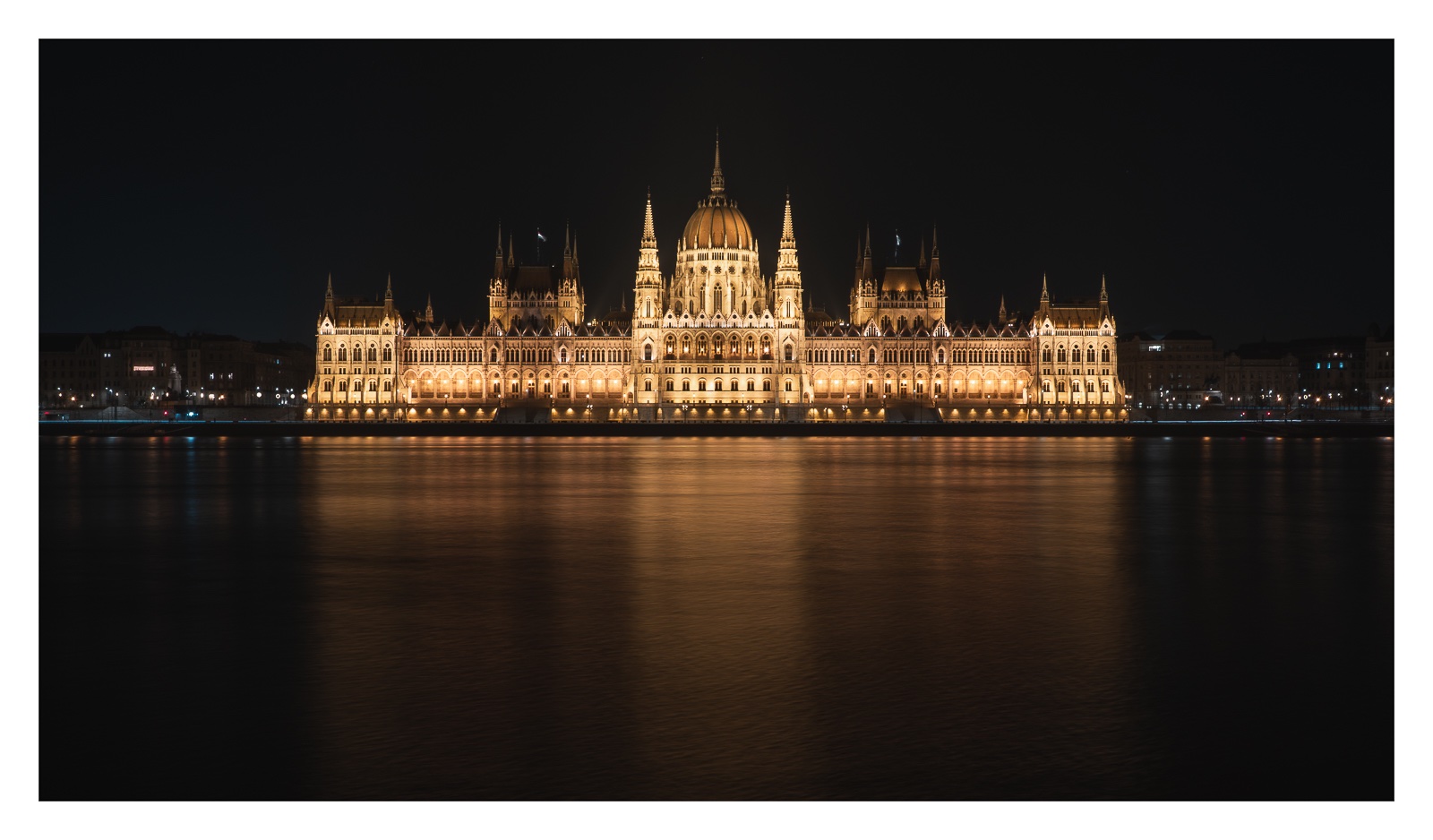 fotografo-hungria-budapest-parlamento-nocturna.jpg