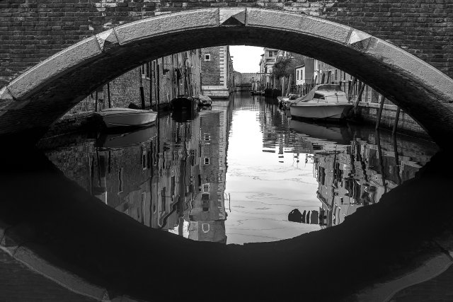 Agua bajo el puente, por Dani Sanz