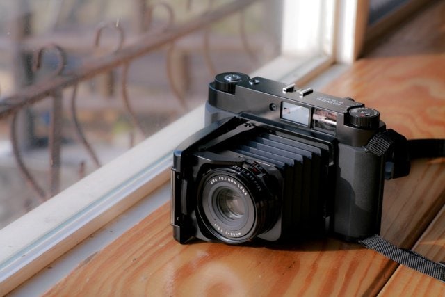 La cámara de formato medio Fujifilm GF670.