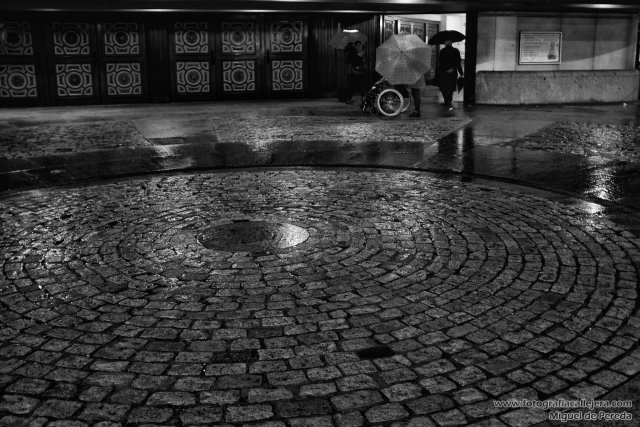Círculos bajo la lluvia por Miguel de Pereda, con Fuji X100S