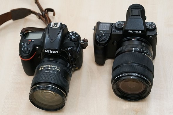 Comparativa de tamaño entre Fuji GFX-50S y Nikon D810.