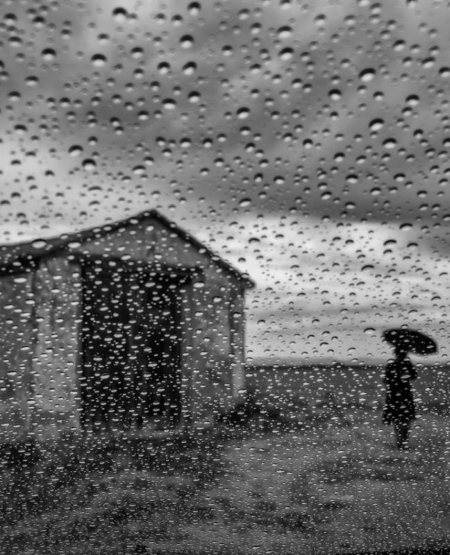 "Bajo la lluvia" por Fernando Escrivá. Fuji X-T10 + XC 16-50mm.