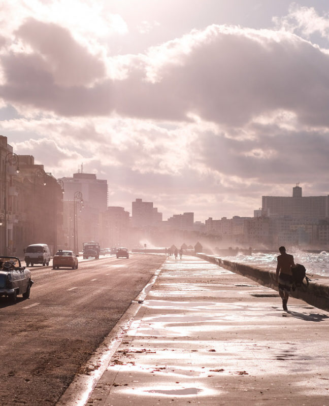 "Malecón habanero" por Fernando García. Fujifilm Xpro-2 + XF 35 f/1.4.