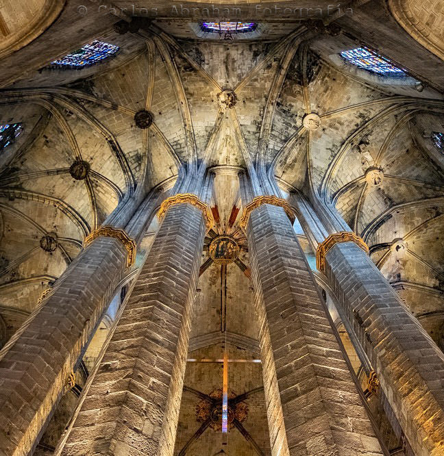 "Catedral del Mar, interior" por Carlos Abraham. Fujifilm X-T2 + XC 16-50mm.