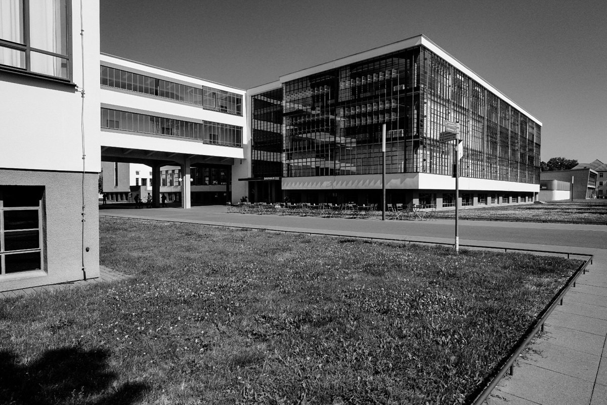 Edificio de la Bauhaus en Dessau. Foto por Luis Argüelles. X-Pro2 + XF 14mm F2.8 R.