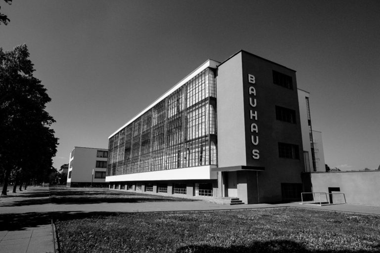 Edificio de la Bauhaus en Dessau. Foto por Luis Argüelles. X-Pro2 + XF 14mm F2.8 R.